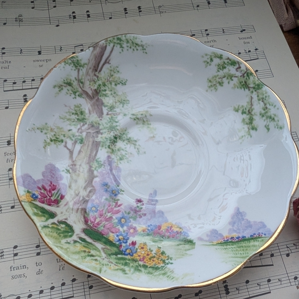 Royal Albert Greenwood Tree Floral Teacup and Saucer with Gold Trim - Picture 6 of 10